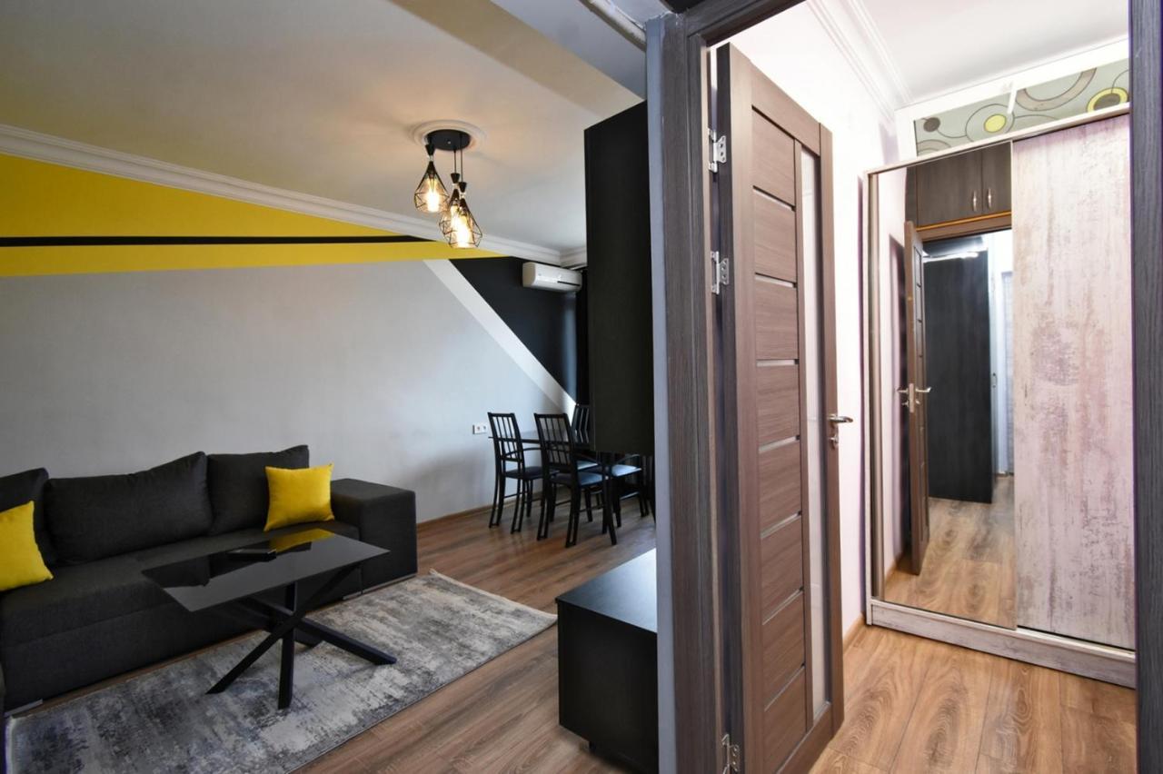 Positive Apartment In Center Of Yerevan City Exterior foto