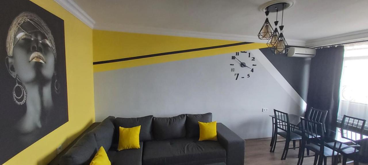 Positive Apartment In Center Of Yerevan City Exterior foto