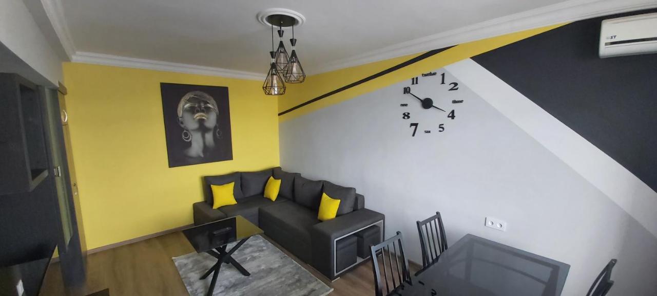 Positive Apartment In Center Of Yerevan City Exterior foto